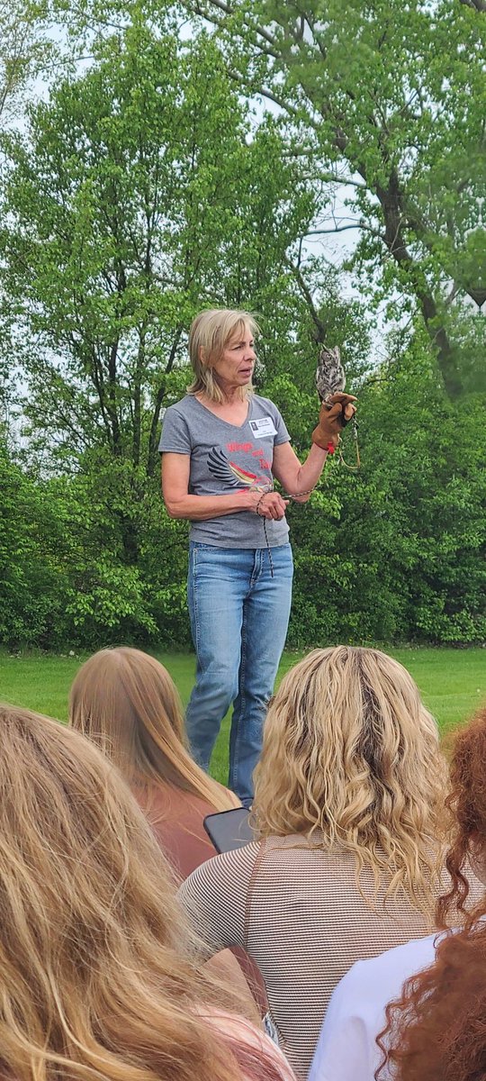 nannini_9's tweet photo. Wings and Talons, a nonprofit raptor sanctuary, presented to Environmental Science classes &amp; about the importance of birds of prey &amp; how we can help protect them. All the birds at the sanctuary are non-releaseable and cared for permanently at the sanctuary. #APES #WINGSANDTALONS https://t.co/iWQFNutYSP