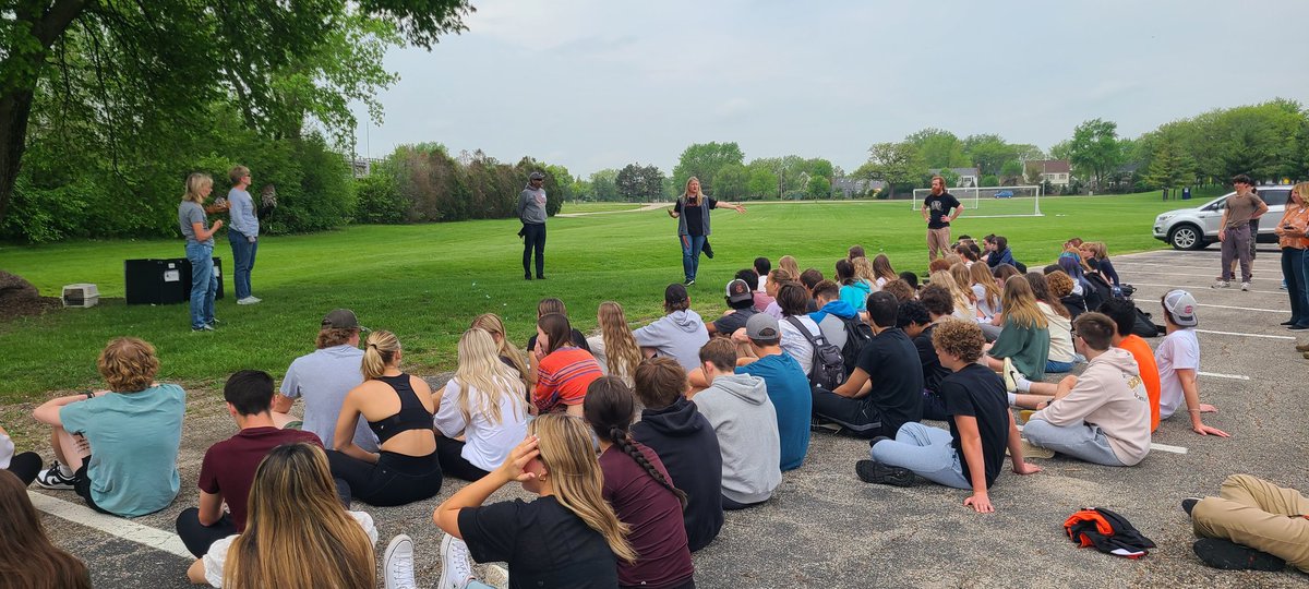 nannini_9's tweet photo. Wings and Talons, a nonprofit raptor sanctuary, presented to Environmental Science classes &amp; about the importance of birds of prey &amp; how we can help protect them. All the birds at the sanctuary are non-releaseable and cared for permanently at the sanctuary. #APES #WINGSANDTALONS https://t.co/iWQFNutYSP