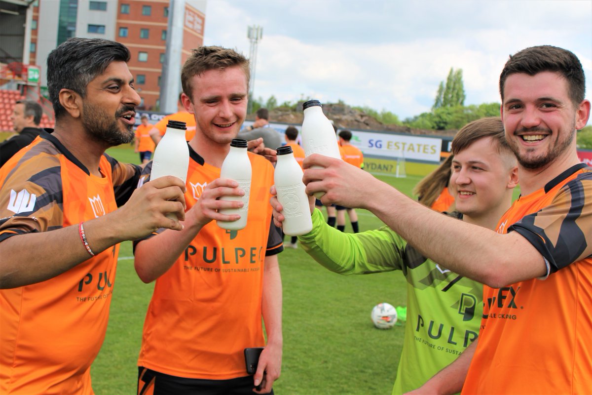 Wrexham_AFC's tweet photo. Diolch yn fawr iawn, #Pulpex - one of today's competitors who supplied all of the teams with recycled bottles for today's Corporate 5-a-side tournament ♻
🔴⚪ #WxmAFC https://t.co/M9i4C03HOV