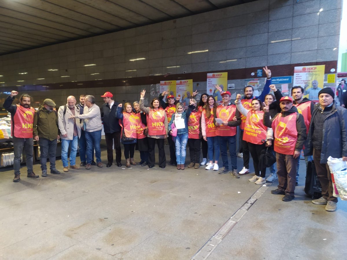 kurtuluspartisi's tweet photo. 📍İstanbul
Mecidiyeköy'de seçim bildirgelerimizi dağıtıyoruz. Hür, Güçlü, Mutlu, Tam Bağımsız Türkiye için; #HKPyeOyVer
14 Mayıs'ta oylar HKP'ye!
#FarklıOlanYalnızBiziz https://t.co/UW18zCT7Mg