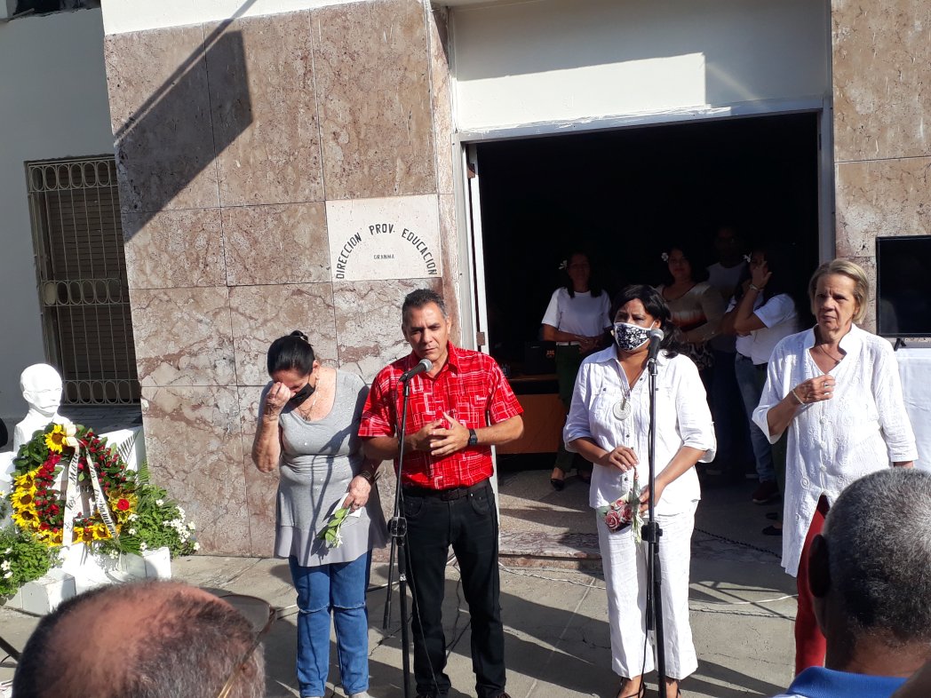 BuroGranma's tweet photo. Emotivo matutino tuvo lugar en la @dpegranma  en conmemoración al #DíaDeLasMadres. Felicidades para todas las que gozan de tan alta virtud, la de ser madre. #EducaciónGranma #BuróSindicalEducaciónGranma #CubaMined  @YanetsyTerry @TeresaTrinchet @ortiz_uriarte @JosefaMigdalia https://t.co/a64MVItnfa