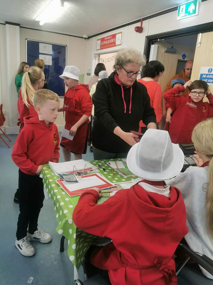 CwtchCraigfelen's tweet photo. Another great morning in the Cwtch for Cuppalicious today. Very busy and lots of smiling happy faces! #cfpcom https://t.co/2cecNoHqnB