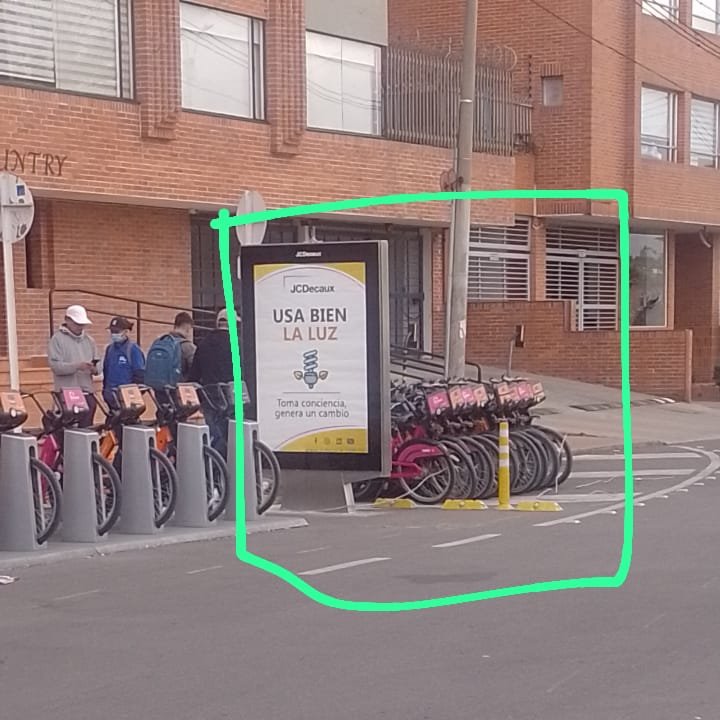 AsoResiChico's tweet photo. #sectormovilidad #tembici #secretariademovilidad Actualmente siguen dejando las bicicletas en espacios NO autorizados (Foto de la plazoleta en la Autopista norte costado occidental - frente a TM Virrey), eso NO está permitido. https://t.co/Vjvx1FkMHk