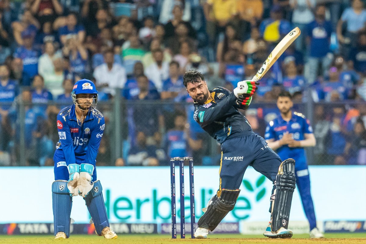 gujarat_titans's tweet photo. 𝐓𝐡𝐞 𝐀𝐟𝐠𝐡𝐚𝐧 𝐰𝐚𝐫𝐫𝐢𝐨𝐫 was spotted at Wankhede tonight! ⚡

#MIvGT | #TATAIPL 2023 https://t.co/SFBpAFjWu5