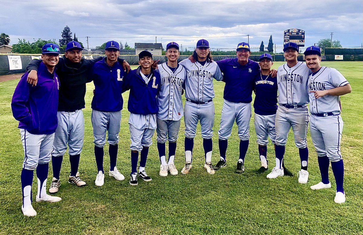 lhsPACKbaseball's tweet photo. Thank you seniors! Special group this year! ROLL PACK FOREVER! https://t.co/UPdG9LCIw7