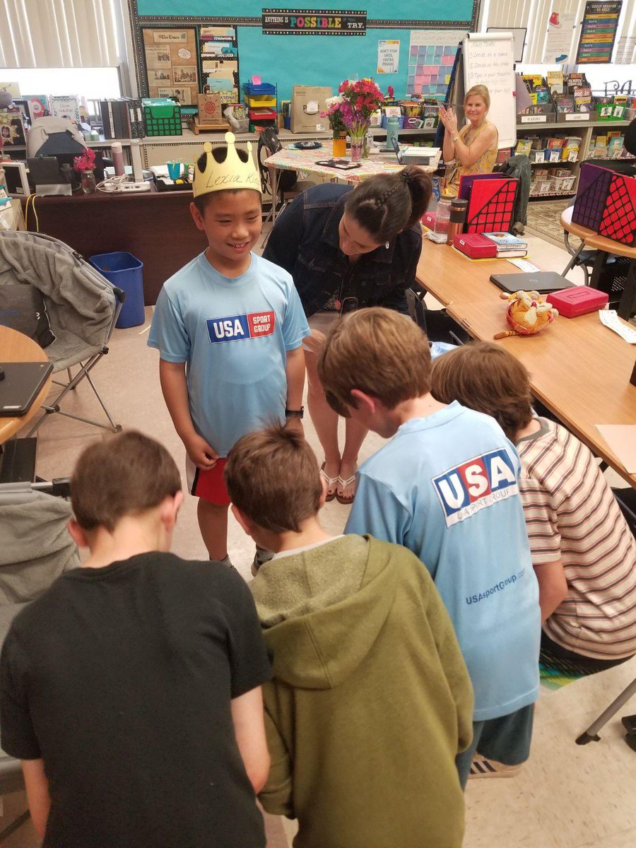 lizmachado68's tweet image. @Mrs_Virtucio officiates the grand coronation, anointing Michael, King of the Third Grade Lexia!  Congratulations on a job well done! #beartavernpride #core5 #mylexia #completedlevel21inlexia