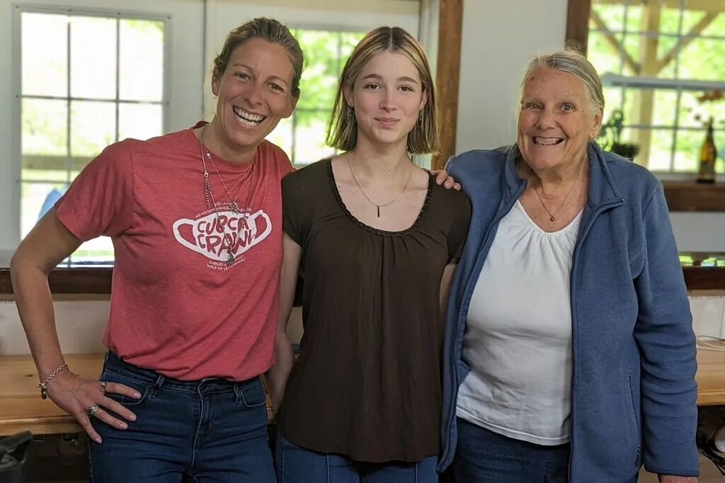 SidewaysFarm's tweet photo. Come and hang out with us this weekend!
💙💙💙
Visit 3 generations of Sideways family this weekend.  Mae and Carrieann will be serving up delicious Sideways beers, and of course Grandma will be working the register!
💙💙💙
We have many of our current o… https://t.co/JUgXMWUyu8 https://t.co/JMj3JiYk66