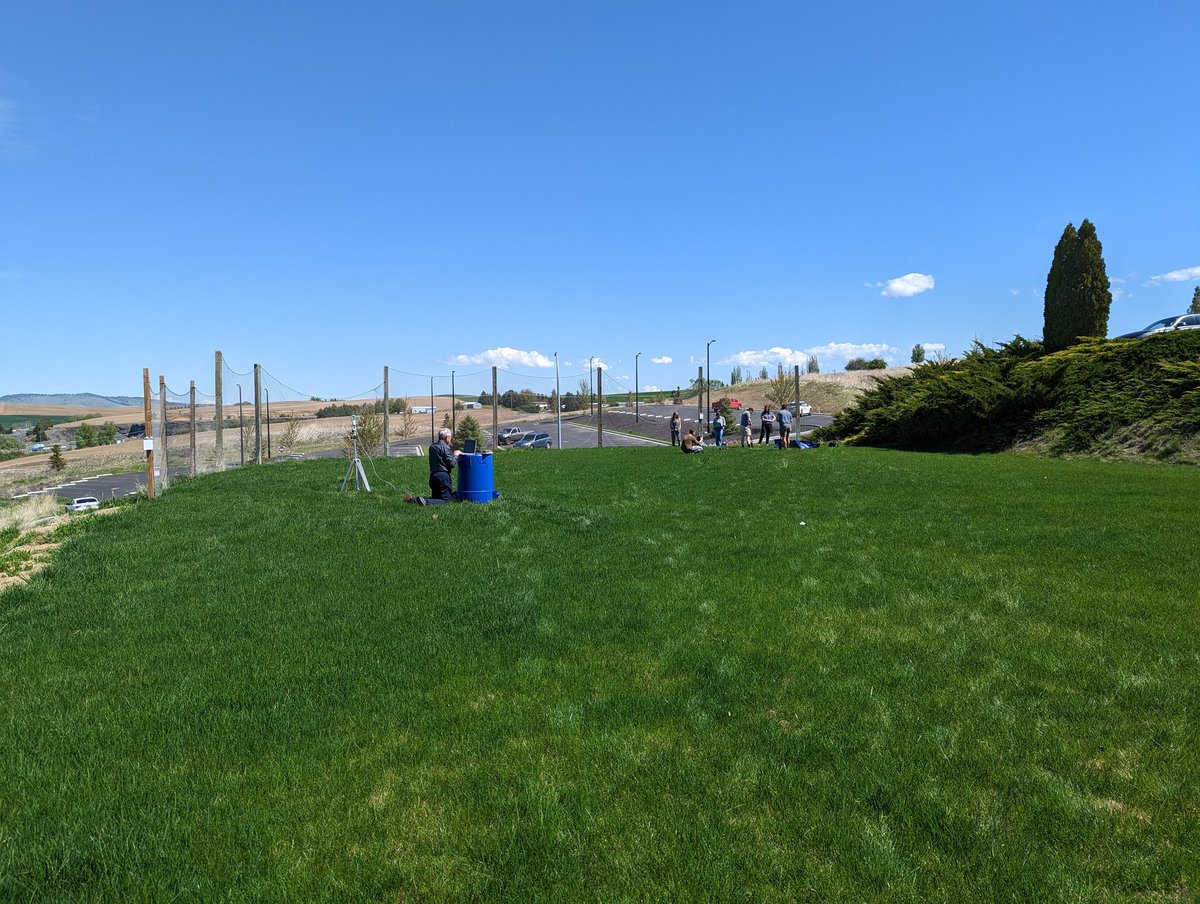 Elizabeth_METER's tweet photo. What do we do at @meter_env on a Friday when is gorgeous?
We install equipment in the meter ⚽ field to more accurately utilize our sprinkler system.
#teros12 #teros21 at 5cm and 15cm. https://t.co/8tNJiJmAJB