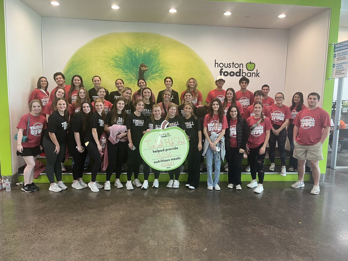 TomballHSStuco's tweet photo. Hey coogs!  Today we had the chance to come back to the Houston Food Bank with are friends from @TOMGSOCCER. Together we processed 5,120 pounds of rice which will contribute over 4,000 meals for families in the Houston area! #destinationexcellence #stuco https://t.co/8p0oZrl1gj