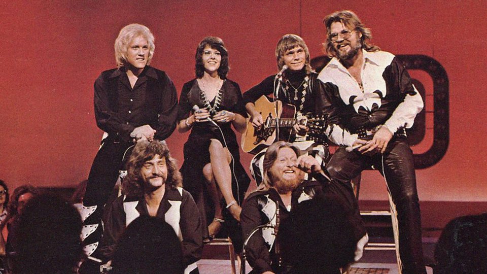 bluefoxshuffle.com/from-minstrel-…             #music #TheGambler #KennyRogers #FirstEdition #NewChristyMinstrels #JustDroppedIn #psychedelic
Kenny Rogers had a long music career highlighted by the Gambler
