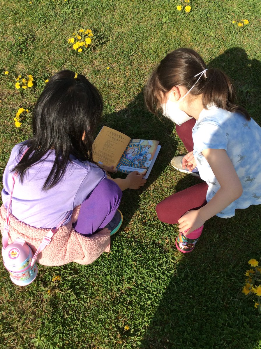 MmePletsch's tweet photo. Bonnie journée pour lire dehors! 📚☀️ https://t.co/3JnLRVUZJQ