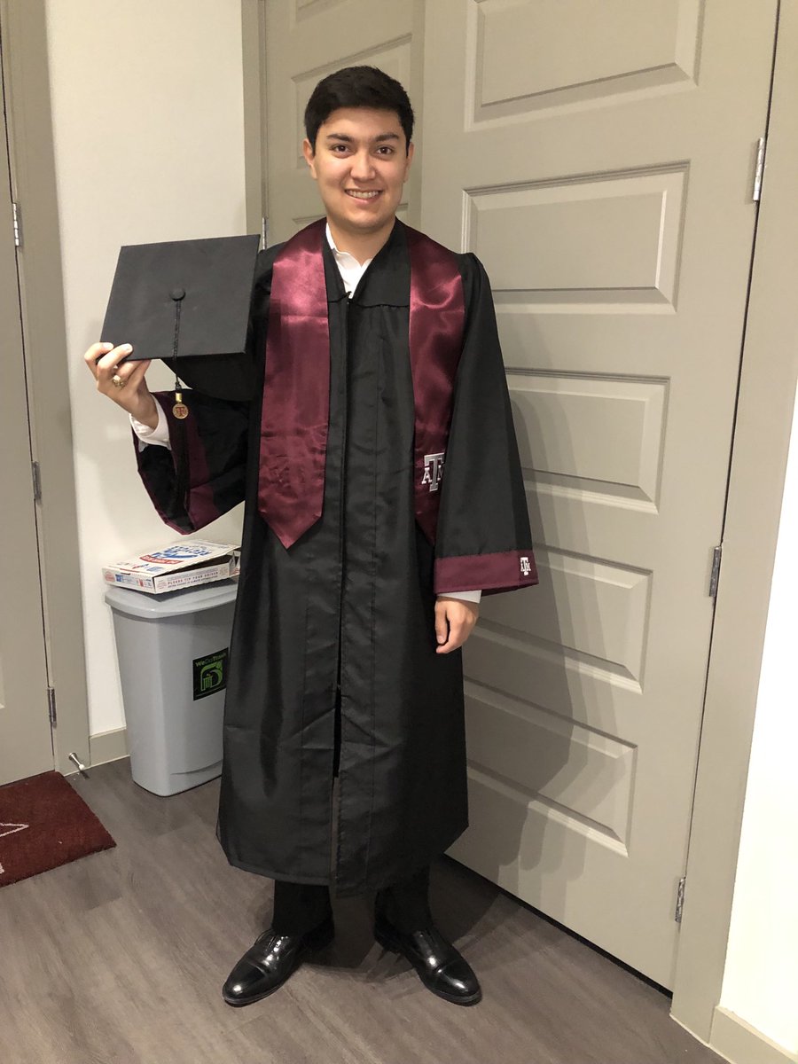 Aggielinda87's tweet photo. #TAMUgrad https://t.co/Rp9H2Yl9Wy