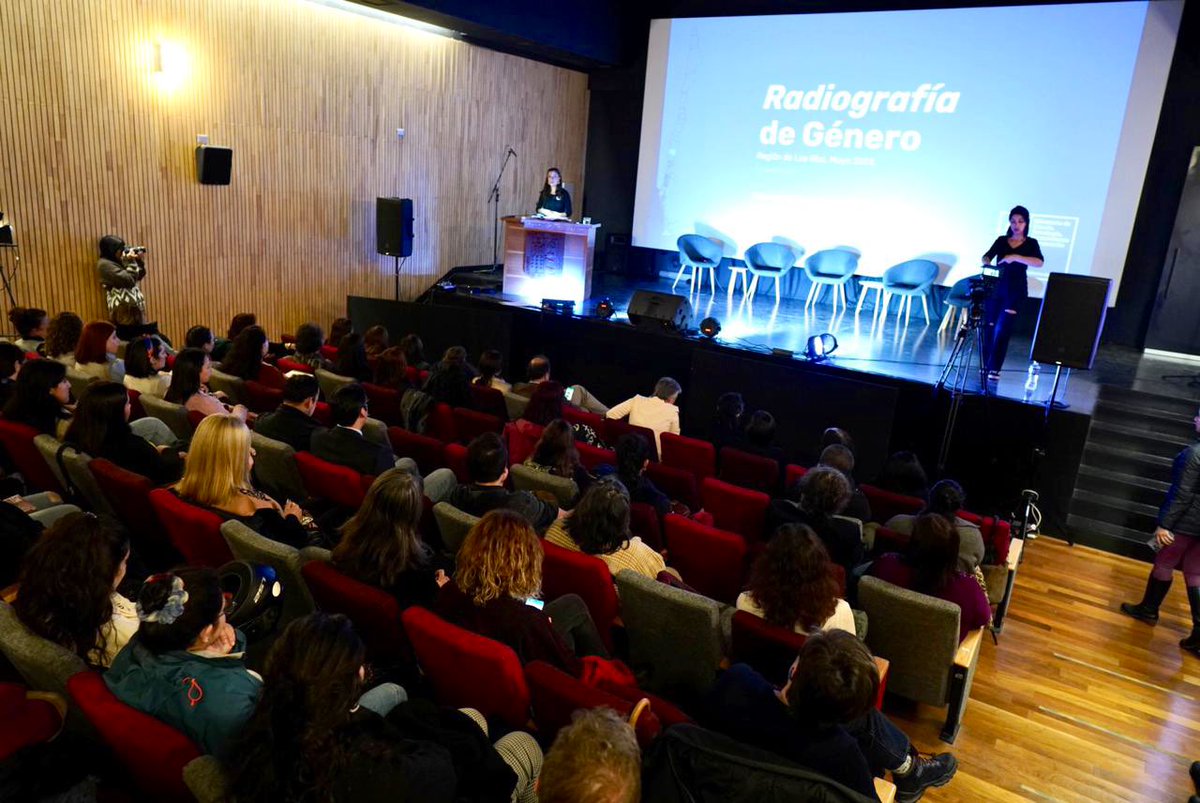 cgainza's tweet photo. En la @UAustraldeChile, participamos en lanzamiento del proyecto InES “Conocimiento + género”, donde di una conferencia abordando la importancia de la descentralización, interseccionalidad y equidad de género para un cambio en la forma de generar conocimiento. #CienciaConTodas 💜 https://t.co/aQb2d6drgx