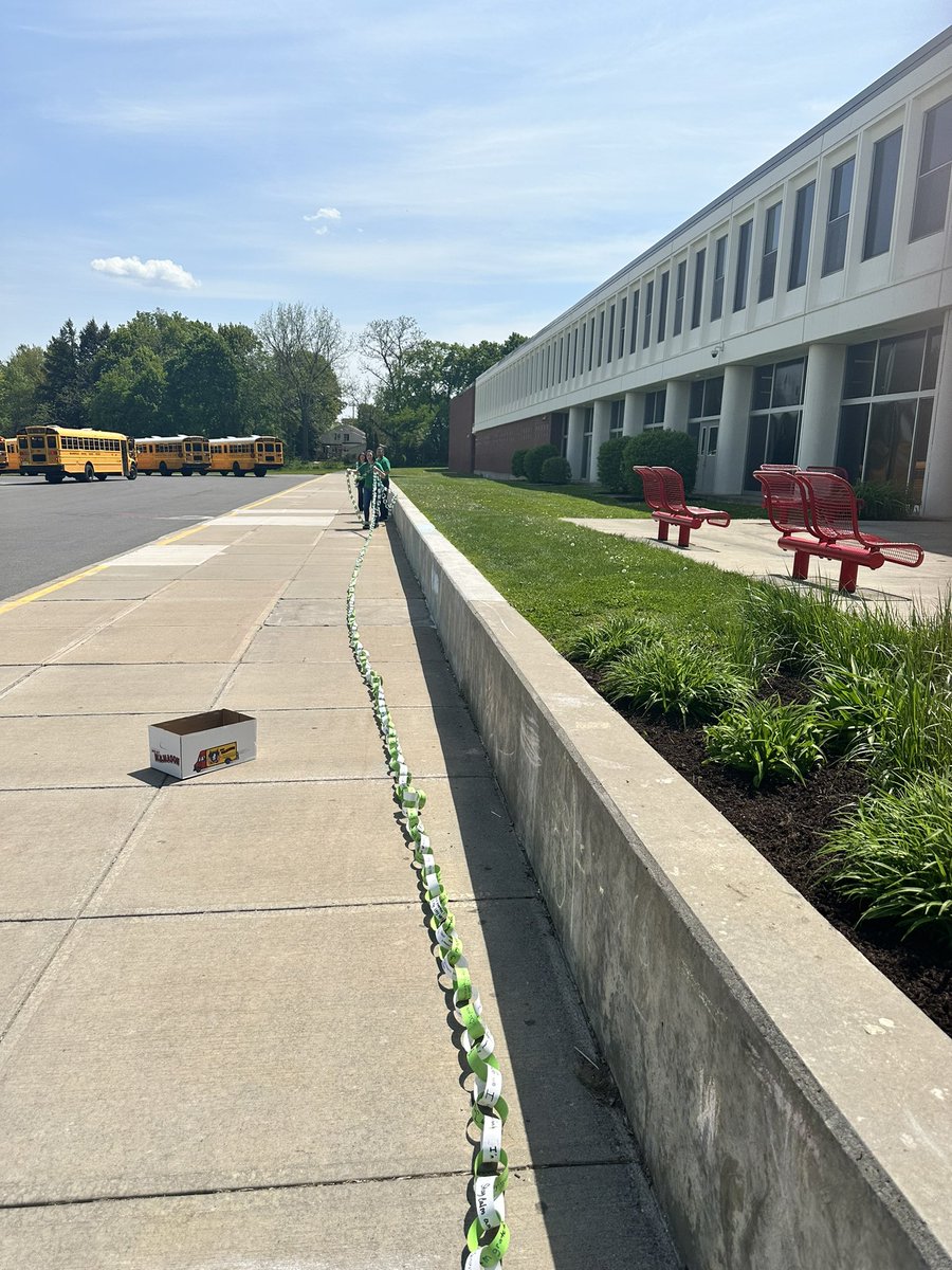 The Power of Gratitude! Big Shout out the Baker P2 Club for inspiring their peers to express gratitude this week.And all the staff who added a gratitude link to our chain. We are grateful for you!
<a href="/BCSDBEES/">Baldwinsville CSD</a> <a href="/PosProject/">The Positivity Project</a> 
#BEEKindtoyourmind