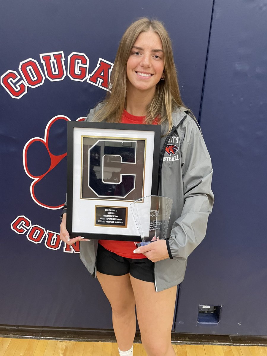Huge Congrats to our 3 sport athlete who was awarded Female Athlete of the Year! 🥎🏐🏀 What a stud. Proud of you Mikayla!!! ❤️💙