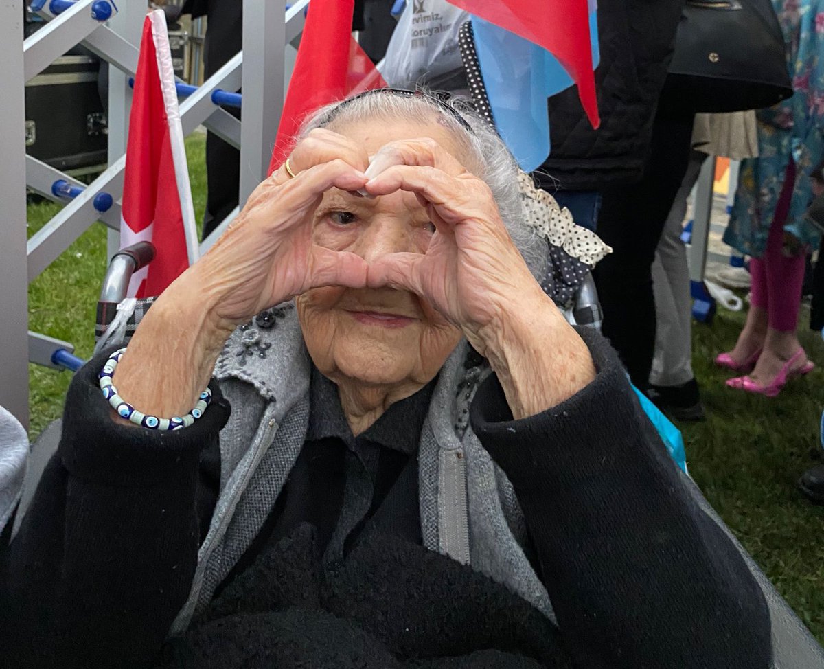 Ankara Mitingi’ne katılan 98 yaşındaki teyzemiz 🫶🏻