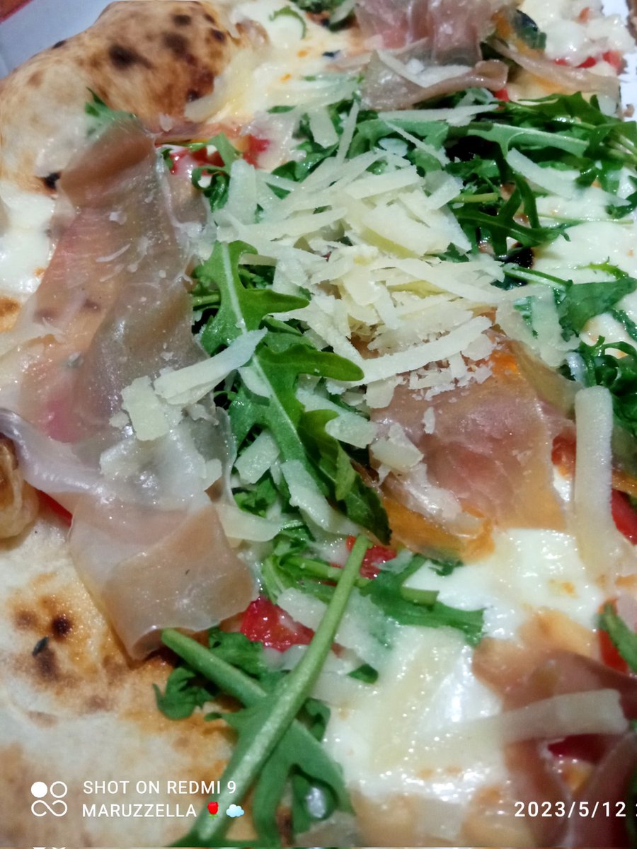 Buona cena a tutti ...🍕❤️
My pizza 🥰
#Napoli #12maggio