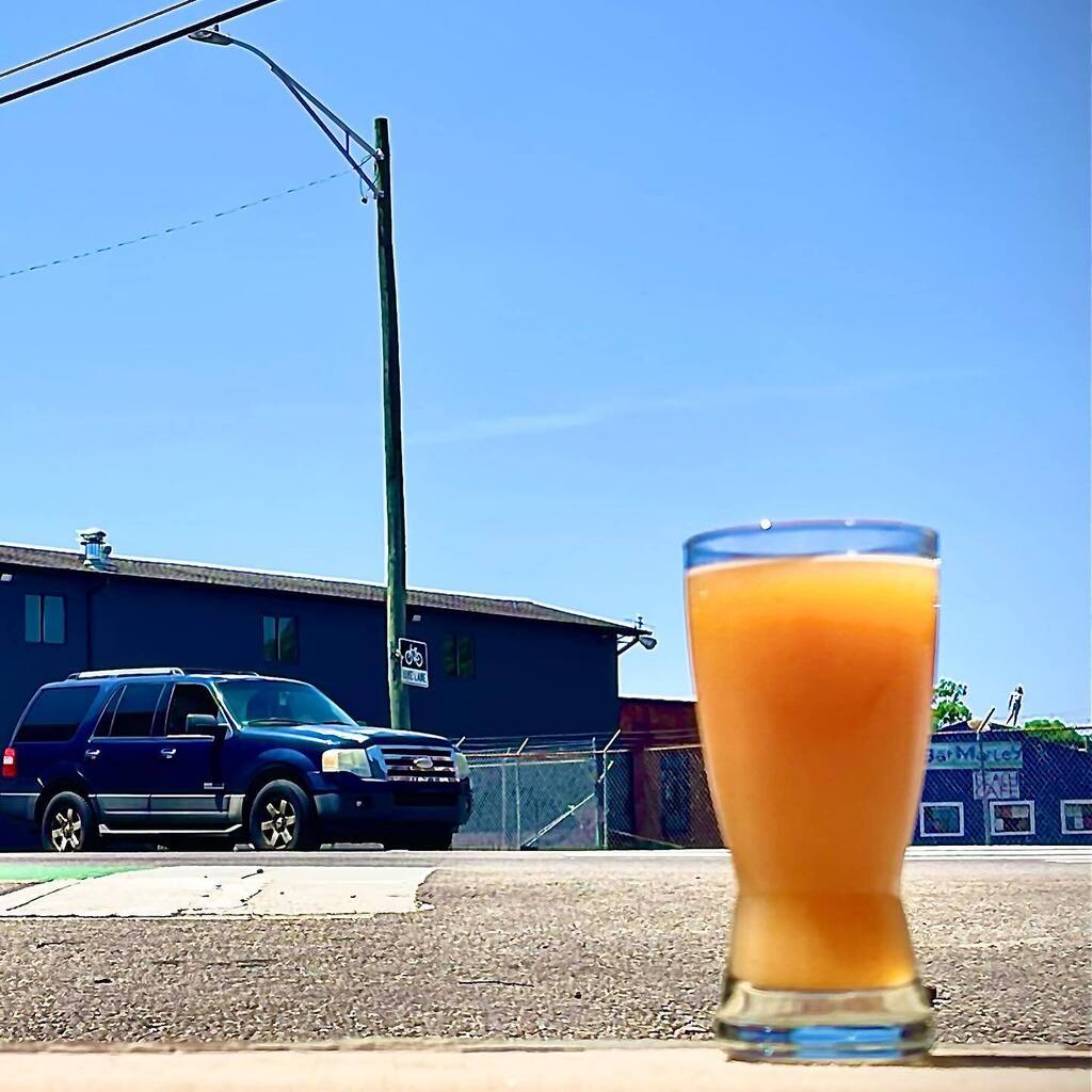 FRIDAY RELEASE:  Synthoid Conspiracy -🍑🍑🍑🥭🥭🥭 Peach Mango sour - 4.5% ABV -
-
Sliding into the weekend we got our fam a banger of a sour.  Loads of mango blended even more peach make this fruity concoction so tasty!  See you soon. #craftbeer #knox… instagr.am/p/CsJxdLcRmQ0/