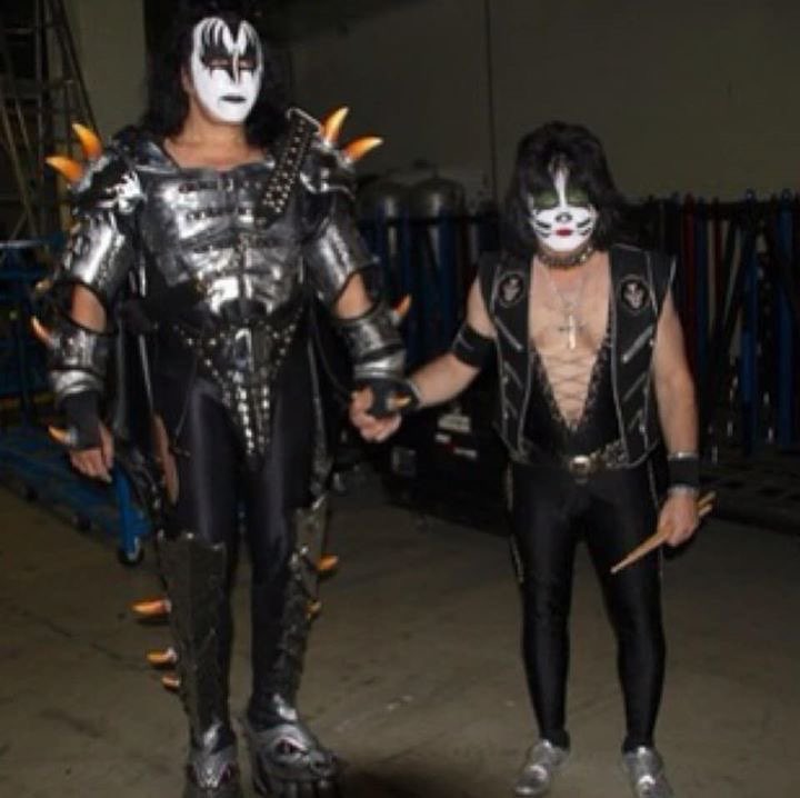 HAPPY BIRTHDAY ERIC SINGER WHO I ALWAYS ACCIDENTALLY THINK IS A CHILD 