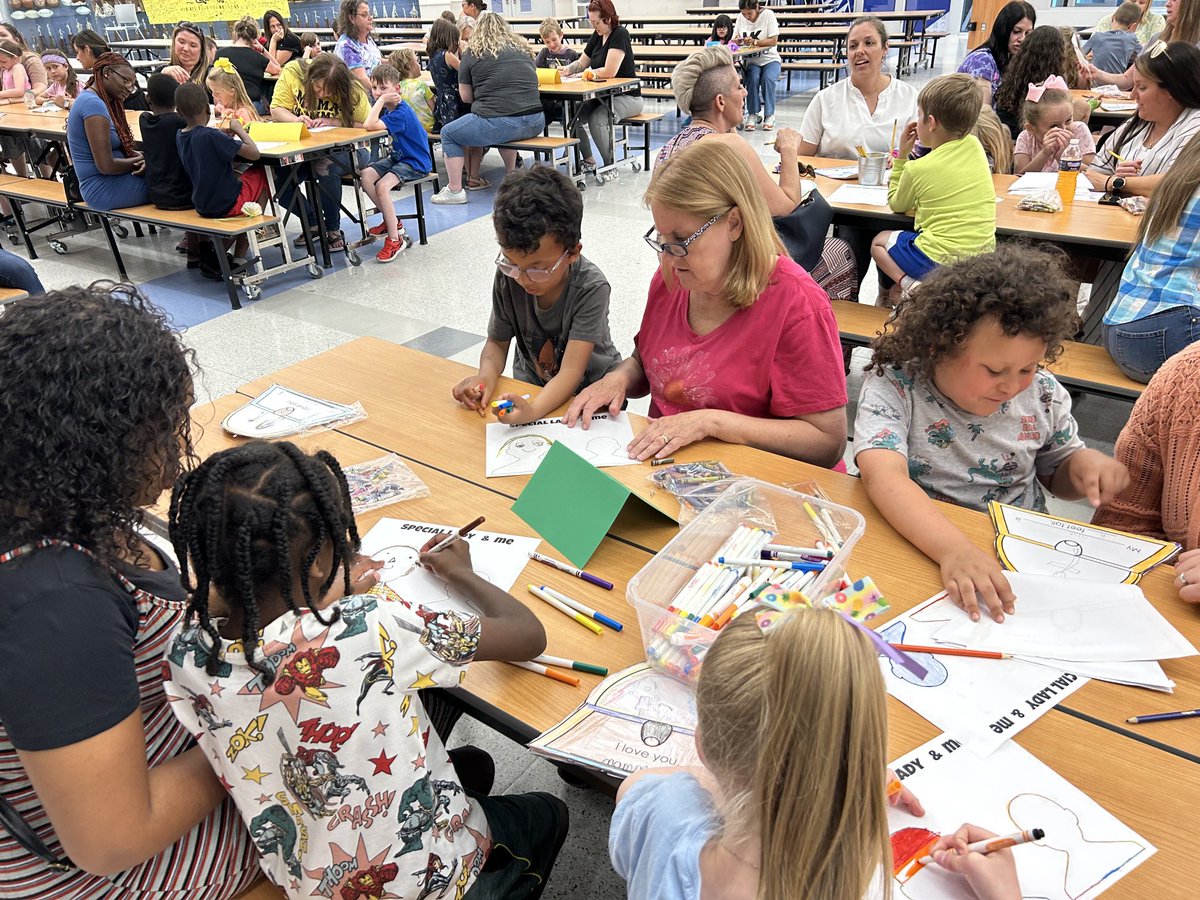 RES_sjsfraley's tweet photo. Happy Mothers Day to all the special people who help love &amp; support our kids! Shout out to our first grade for a wonderful celebration #bluedevilway https://t.co/ZJ4GoLZWoa