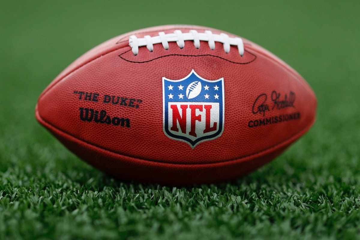 Ready_Hut's tweet photo. 🏈 ¡Los que preparan el calendario #NFL son unos fenómenos!

Cada fin de semana, un sinfín de emociones.

Veamos todas las curiosidades a destacar sobre los duelos que viviremos a partir del día 7 de septiembre de 2023.

¿Preparad@s con papel y bolígrafo? 📝

HILO 🧵 https://t.co/sOXe8KUfmr