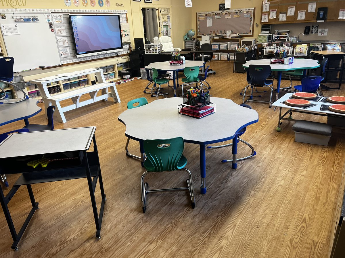 MrsLavelle's tweet image. How To: Inspire Change….show @MsIreneMendonis beautifully designed classroom. How might we create a space as warm, welcoming and inclusive in our own classrooms? #learningspaces #flexibleseating #voiceandchoice @StratfordAveGC @GC_Homestead