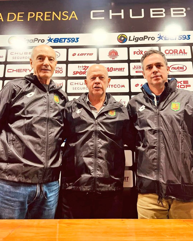 Jerarquía, disciplina y experiencia al mando del <a href="/DCuencaOficial/">Club Deportivo Cuenca</a>
Carlos Ischia-Director Técnico
Oscar Quiroga-Asistente Técnico 
Facundo Martinez-Preparador Físico.