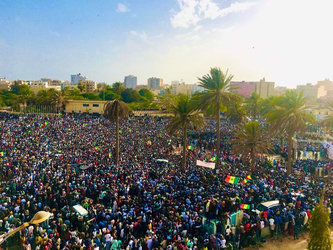 ecris_le_tien's tweet photo. Aujourd'hui, Sénégal, Dakar, place de la nation.
Manifestation du peuple sénégalais contre la présumée 3e candidature de Macky Sall.
Nous, tout le peuple, exigeons la liberté pour tous les détenus politiques et la fin des bavures des Forces de l'ordre.
#FreeSenegal #Dakar #senegal
Images : F24
