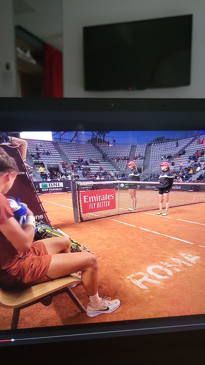 desangesvalent1's tweet photo. Pour suivre votre débat dans #dipimpact, le fait que les tribunes ne soient pas vraiment remplies est aussi un critère qui montre que les Masters 1000 étalés dans le temps peuvent étaler les supporters, non ? #HomeOfTennis @Berti_Milliard https://t.co/tjAaErRPJz