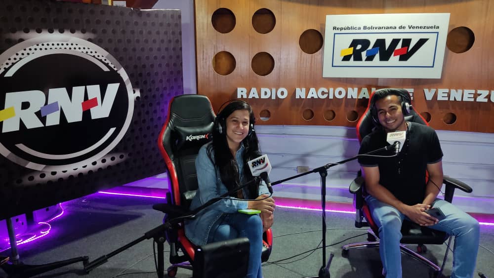 Andrea Rondón y Eisenhower Requena llegan a nuestra programación especial 🎉🎂 Somos #RNVActiva