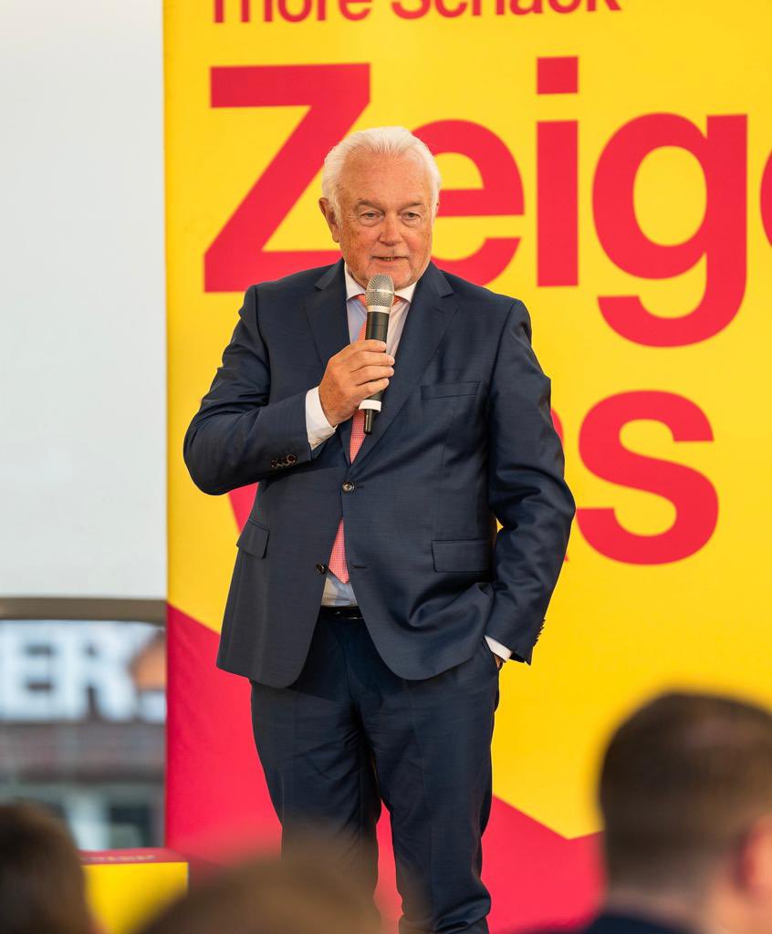 „Die #Bundeswehr verteidigt auch unsere #Freiheit und unser #Selbstbestimmungsrecht. Wir müssen in der #Verteidigung landeseigene Strukturen schaffen, damit wir uns nicht auf andere verlassen müssen. Deshalb habe ich mich für das 100 Milliarden Euro Sondervermögen eingesetzt.“