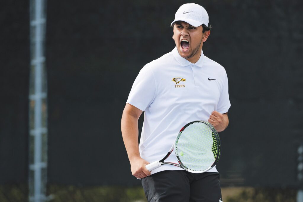EliavAppelbaum's tweet image. "BIRD BEATITUDE"

Oak Park High boys' tennis team captures second straight Coastal Canyon League championship. Head coach Adam Nielson and No. 1 doubles dynamic duo Ronith Vishal and Ryan Bennett talk about season.

Photos by @Michael_Coons

My story: theacorn.com/articles/bird-…