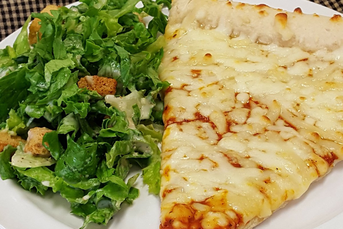 OldColonyCafe's tweet photo. Friday May 19th

Breakfast
Ham, Egg &amp; Cheese Bagel Sandwich

Lunch
The Stove Top
Assorted Stuffed Crust Pizza

The Deli Bar Special
Crispy Chicken https://t.co/efGeHORzOP