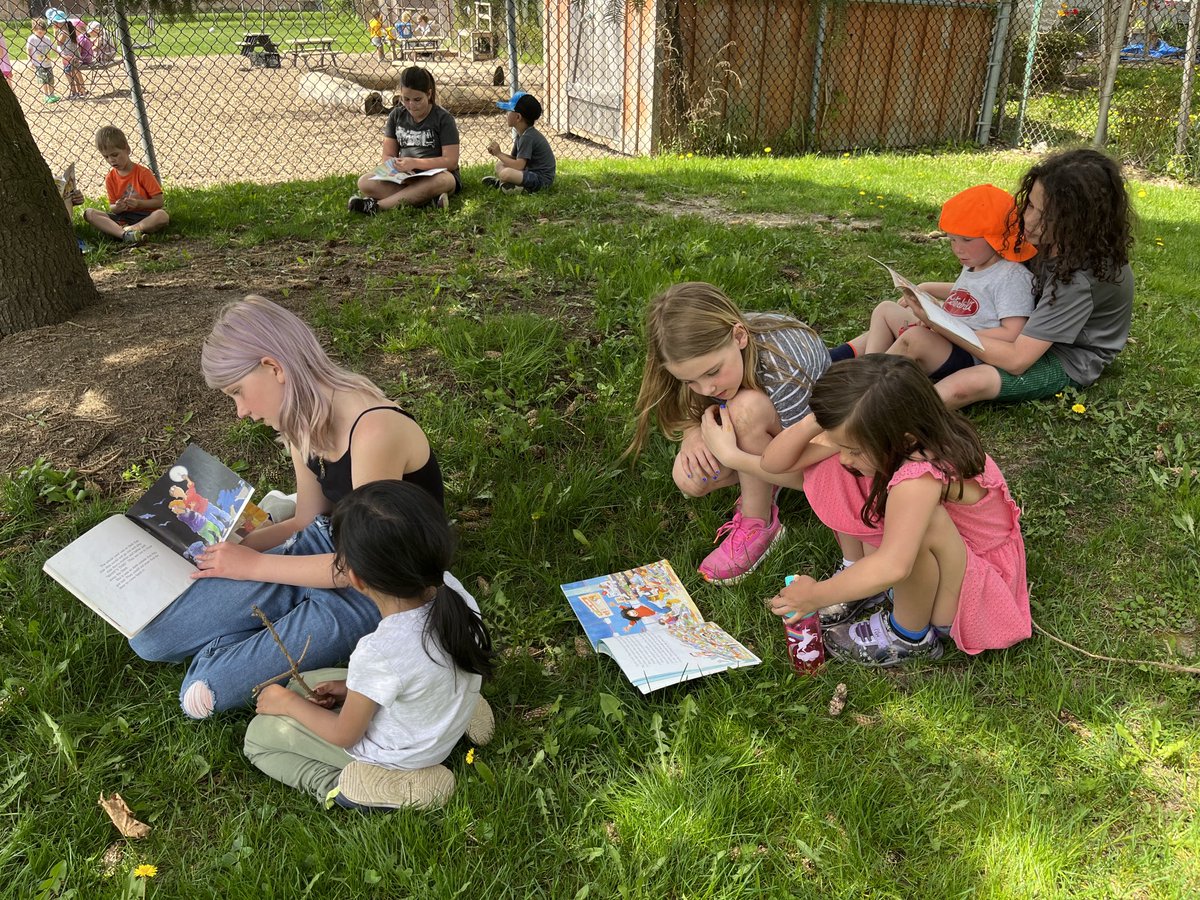 AvonHahn's tweet photo. Enjoying reading books by Robert Munch with our learning buddies outside on a beautiful Friday afternoon. https://t.co/0ePj51EGOC
