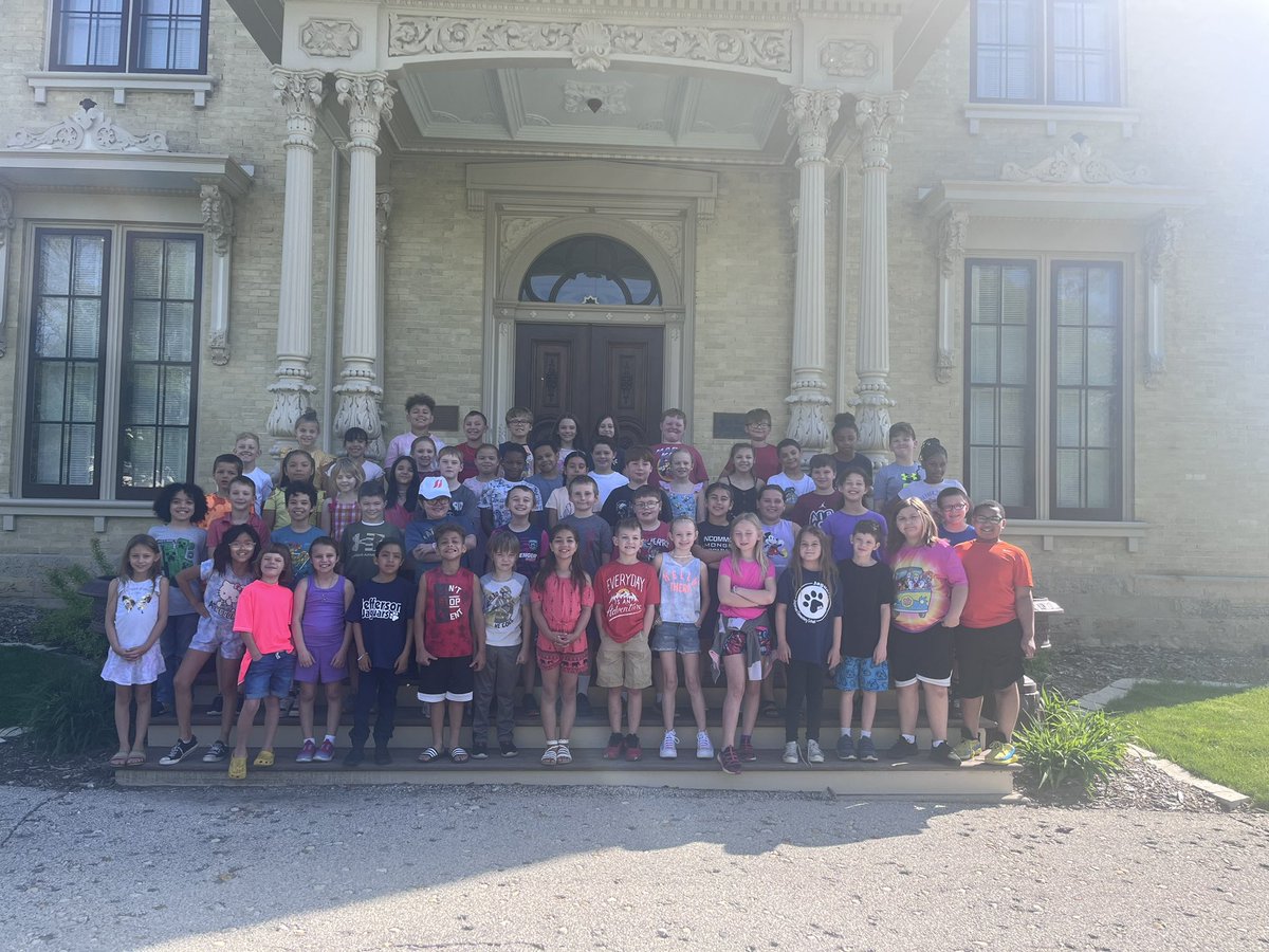 LearningAtJES's tweet photo. Our 3rd graders got to experience the Francis Willard one room schoolhouse and tour the Lincoln Tallman house yesterday. They also got to play games and do chores that they did in that time period. @RockCtyHistory https://t.co/QybKZ7Agn9