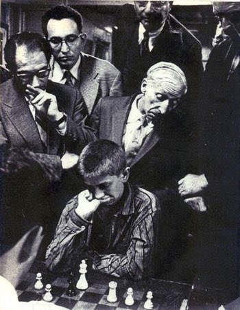 Ruhichess's tweet image. This is how much expectation the young Bobby Fischer brought to chess. ❤️💫

Is it possible to recreate the excitement and popularity that Bobby Fischer brought to chess?

#Chess #Chesslovers #Bobbyfischer #chesslegends