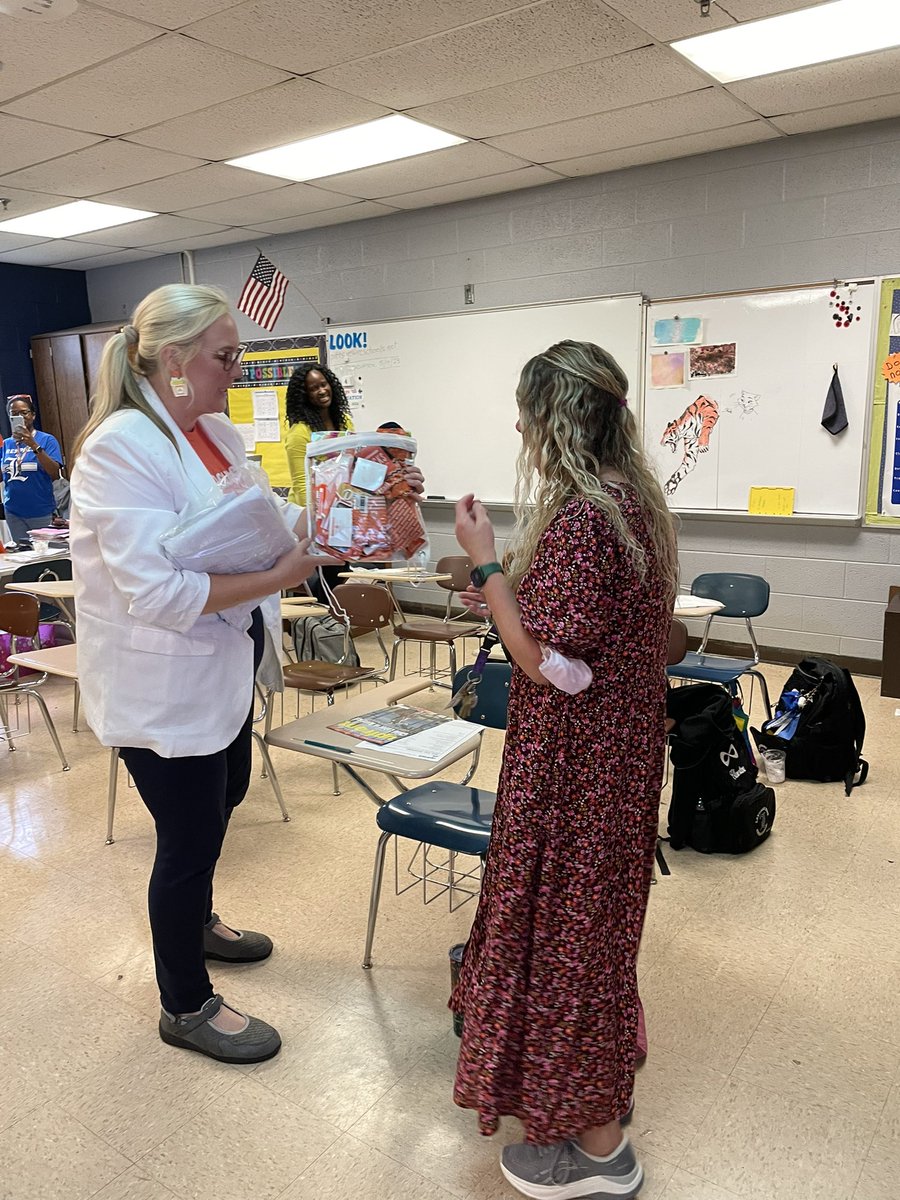 LHSintheNews's tweet photo. A huge thank you to @Whataburger for awarding our amazing teacher Mrs. V-Willis with a check for $1000 to use in her classroom and tons of goodies and swag for her and her students! This could not go to a more deserving teacher! @DrHatchett_LHS https://t.co/693lOrAfju