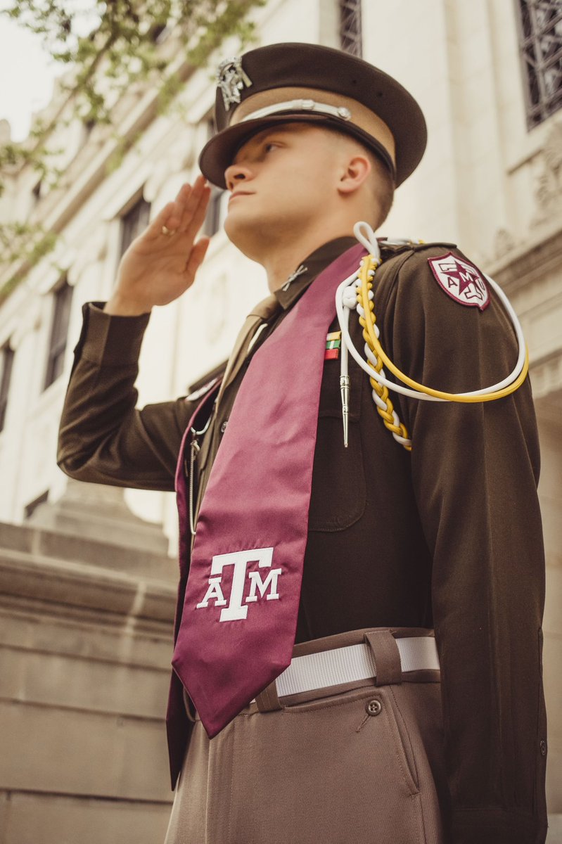 TheKristenAnna's tweet photo. #TAMUgrad https://t.co/XMpVZ5J6Yk