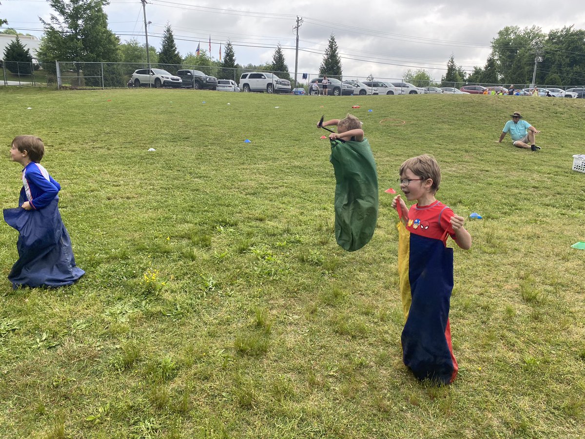 mrspruittfirst's tweet image. So much fun today! Field day is the BEST! @MillsRiverSch #heretofly