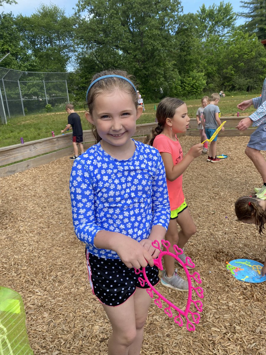 mrspruittfirst's tweet image. So much fun today! Field day is the BEST! @MillsRiverSch #heretofly