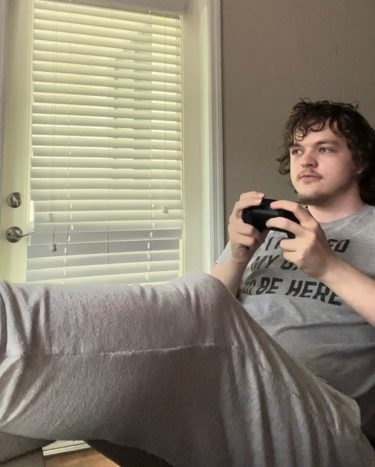 HisWattson's tweet photo. “All the highest ranked players are on controller because aim assist is overpwowered”  

Top controller players: https://t.co/ImkgLGV2n9