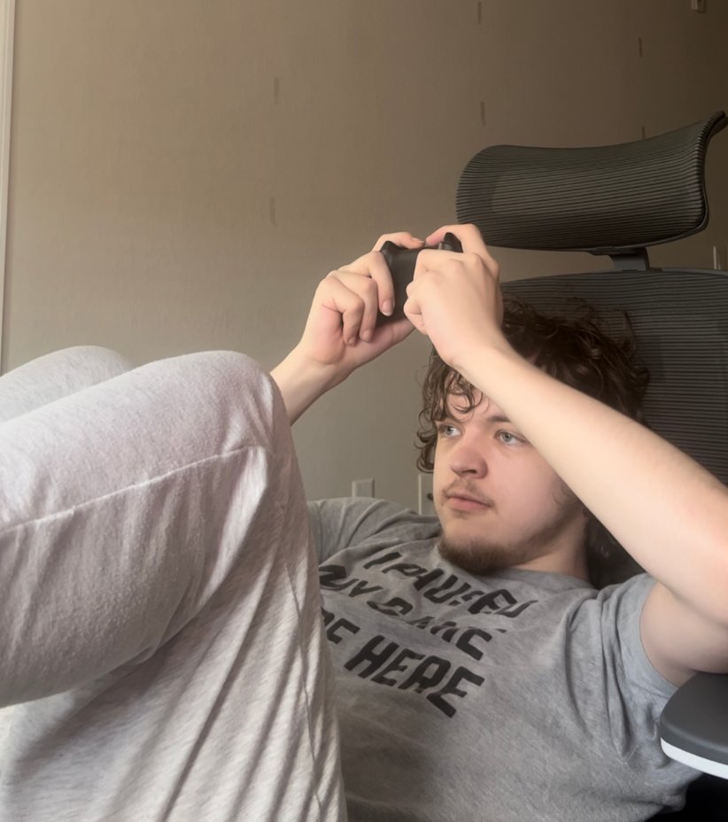 HisWattson's tweet photo. “All the highest ranked players are on controller because aim assist is overpwowered”  

Top controller players: https://t.co/ImkgLGV2n9