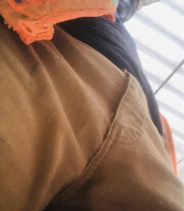 ThePreshPrince's tweet photo. Hands down one of my favorite studs to massage. He definitely gets a #happyending before returning to the job site 🙌 Can’t wait to share the vids on #onlyfans #cumingsoon https://t.co/zhGqH7uoZL