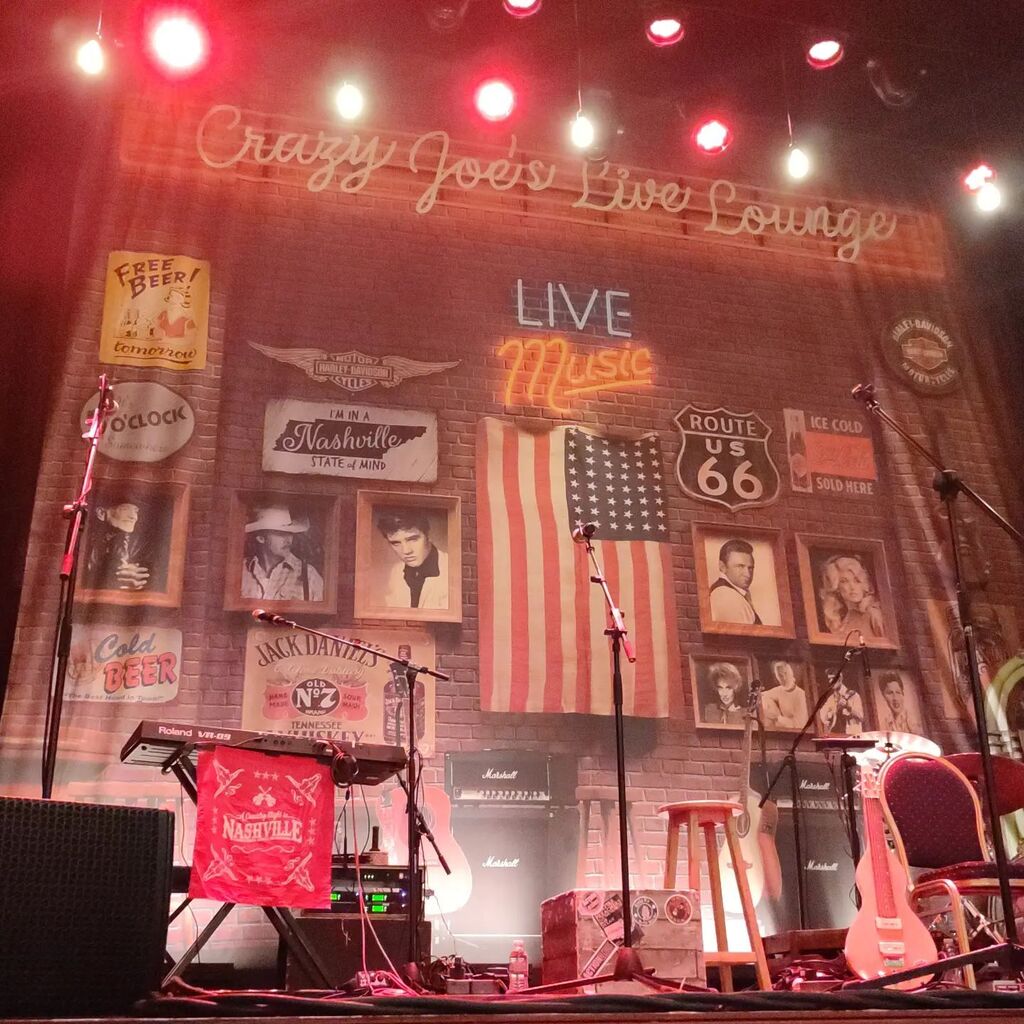 Moza_jf's tweet photo. #viewfromtheseats for @acountrynightinnashville  #concerts2023 #twonightsinarow https://t.co/CZca0XS0bh https://t.co/EBsc4DMyKY