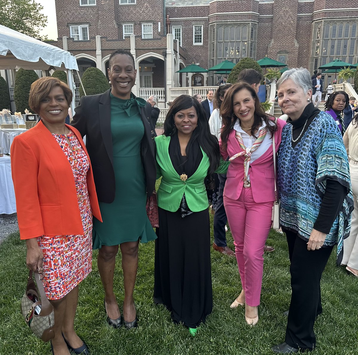 ParkerInstitute's tweet photo. Parker &amp; @AgeWellNY attended the recent #INNkeepers’ Ball   Both Parker &amp; AWNY are dedicated to supporting our community partners in ensuring health &amp; wellness, especially as it relates to providing access to nutritious meals. 1/2 https://t.co/et6o3GxjJy