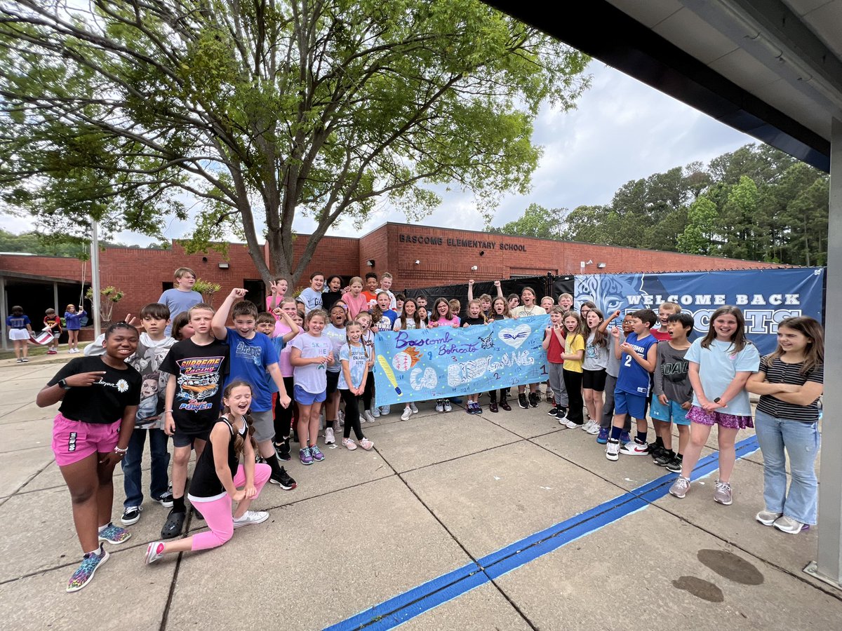 Lori Moore tweet media