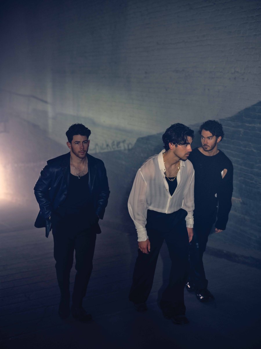 jbrosnews's tweet photo. 📸 More! Jonas Brothers photographed for Flaunt Magazine by Kurt Iswarienko https://t.co/SHp55Ea6NY