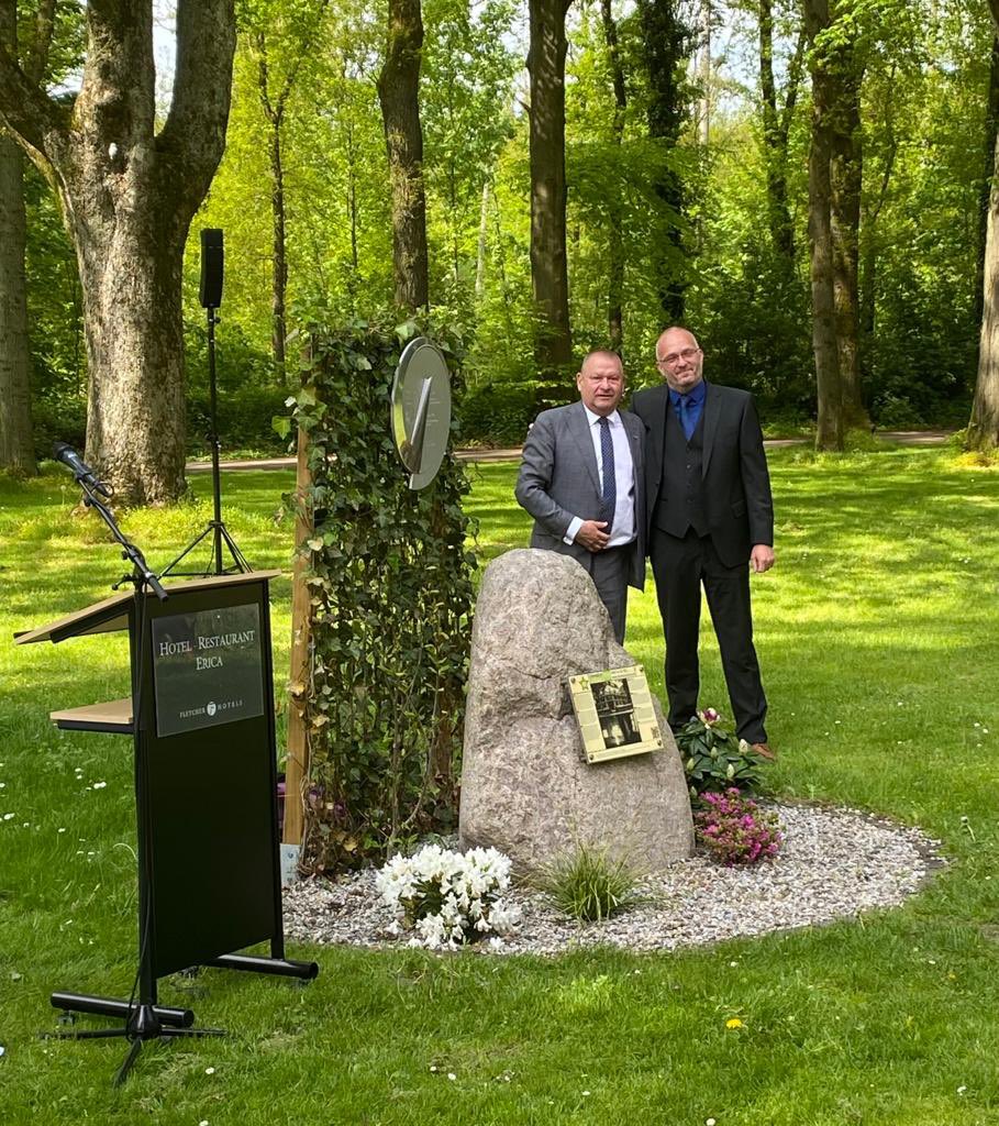 Samen met Marcel Hoogenboom <a href="/Fletcherhotels/">fletcherhotels</a> onthulden we een Vector of Memory bij hotel Erica @GemeenteBergenDal , partner van het eerste uur bij @lre_foundation/ Liberation Route Europe. Indrukwekkende bijeenkomst..