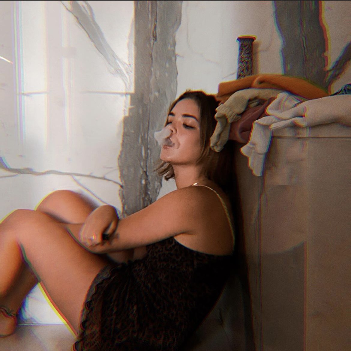 TheHannahParks's tweet photo. Pictures from summer when I had my short hair, should I bring it back or nah??
#smoking #shorthair #femdom #throwback #Reflections #findom #cashapp #subowner https://t.co/uXto8q7o8i