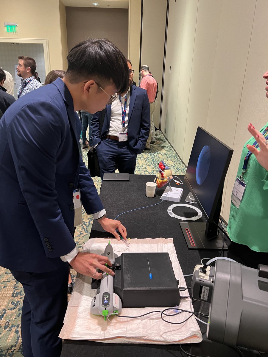 Fellows getting hands-on experience in one of the several excellent satellite sessions at CRF interventional fellows course #fellows2023 #crf . Great learning ⁦@UIowaCVFellows⁩